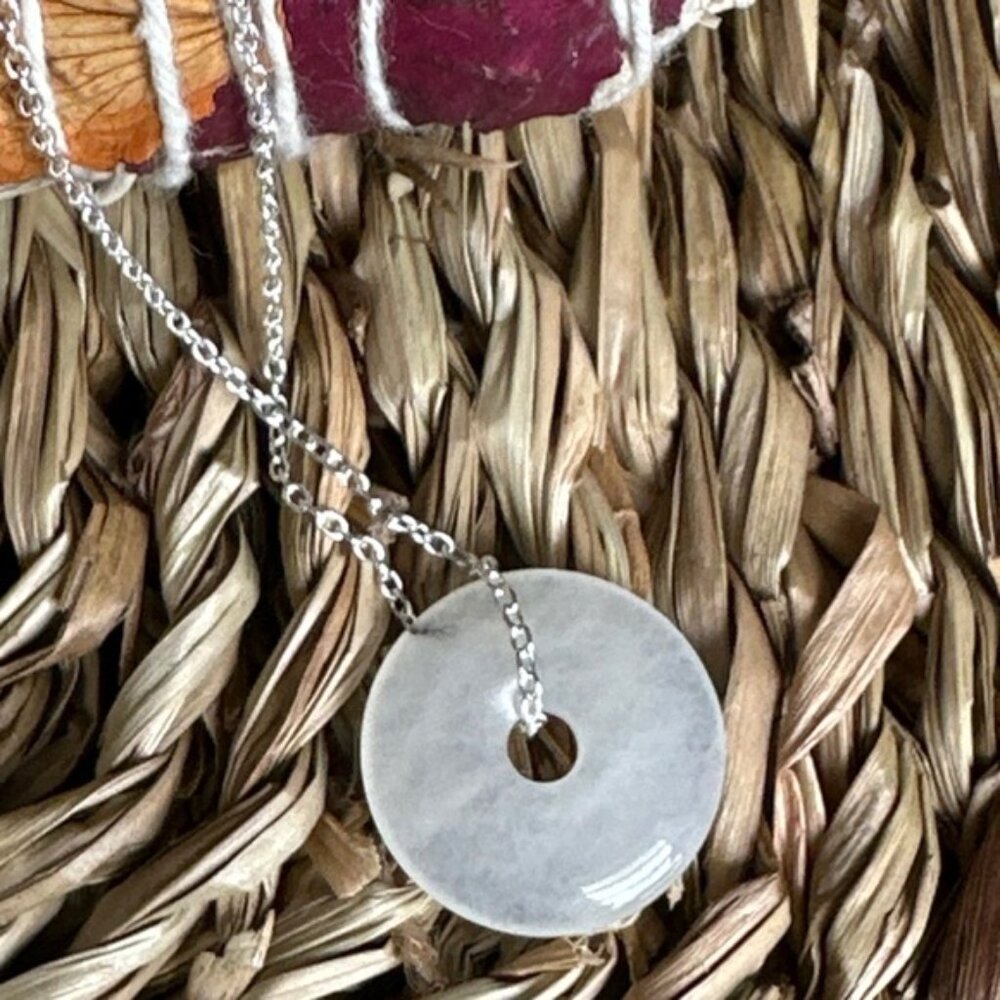 White jade 925 minimalist silver necklace - Picture 2 of 3